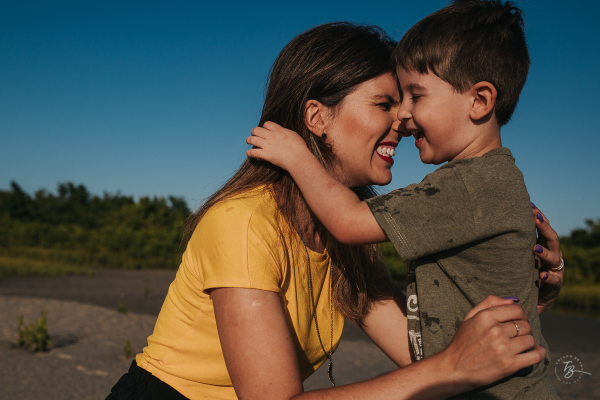 Ensaio lifestyle, fotografia da família Torrens, na praia da Daniela em Florianópolis-SC. Thiago Braga Fotografia 