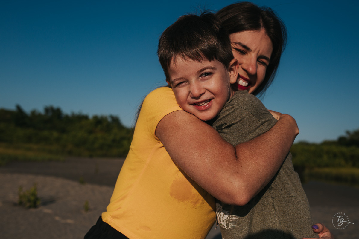 Ensaio lifestyle, fotografia da família Torrens, na praia da Daniela em Florianópolis-SC. Thiago Braga Fotografia 