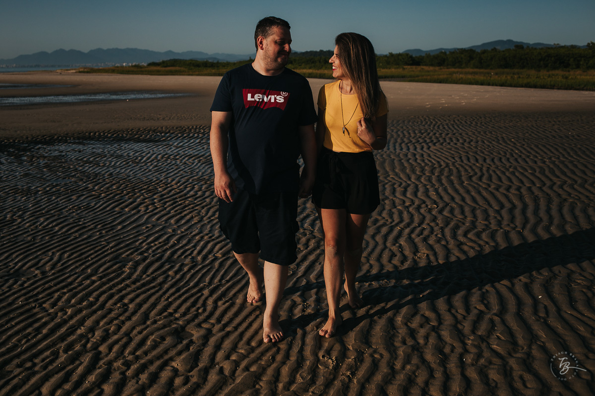 Ensaio lifestyle, fotografia da família Torrens, na praia da Daniela em Florianópolis-SC. Thiago Braga Fotografia 