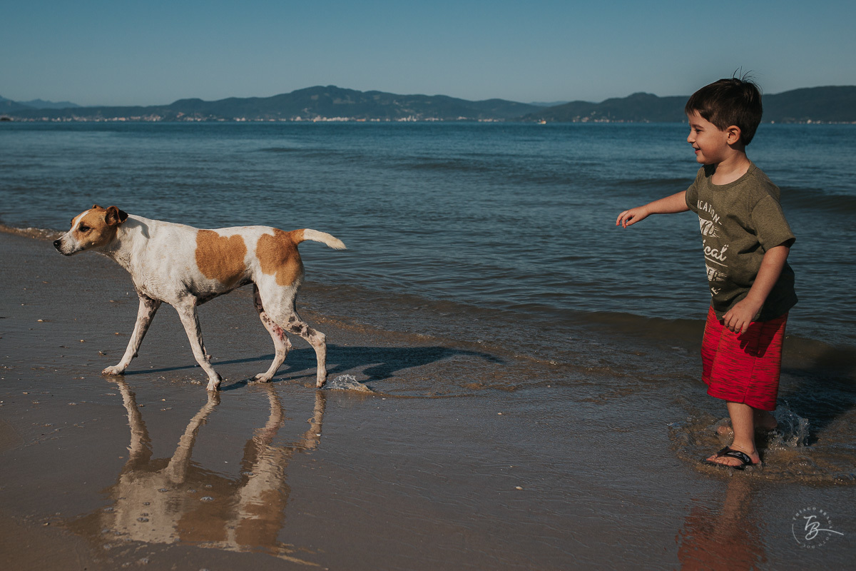 Ensaio lifestyle, fotografia da família Torrens, na praia da Daniela em Florianópolis-SC. Thiago Braga Fotografia 