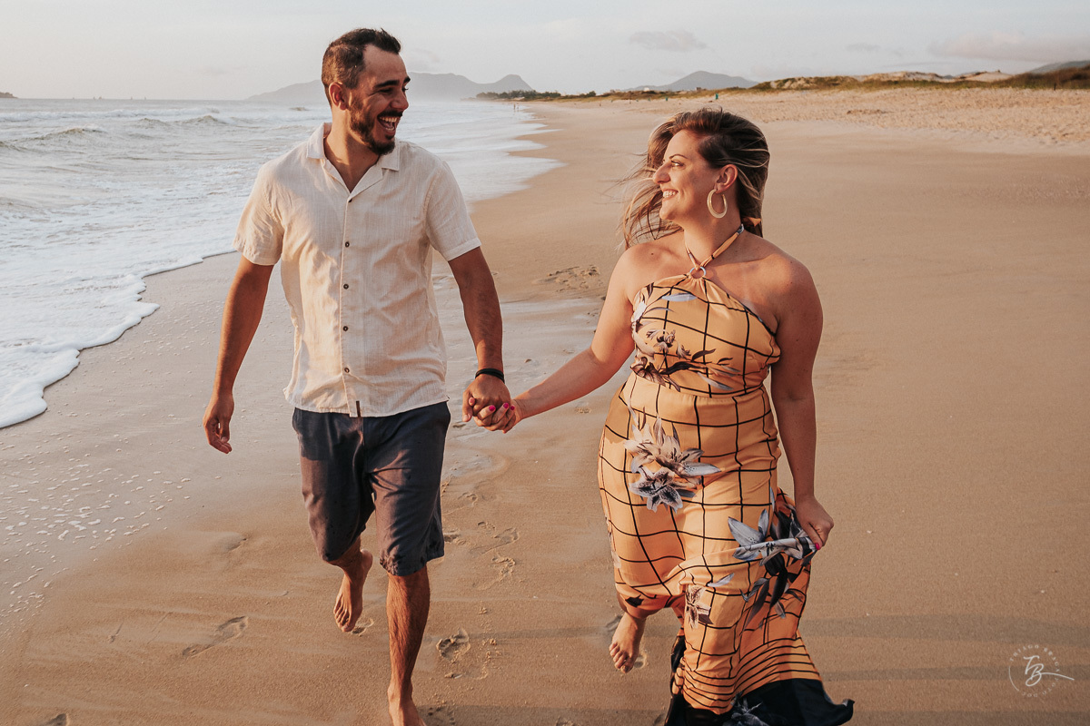 Fotografia de nascer do Sol, ensaio casal, praia do campeche em Florianópolis-SC.