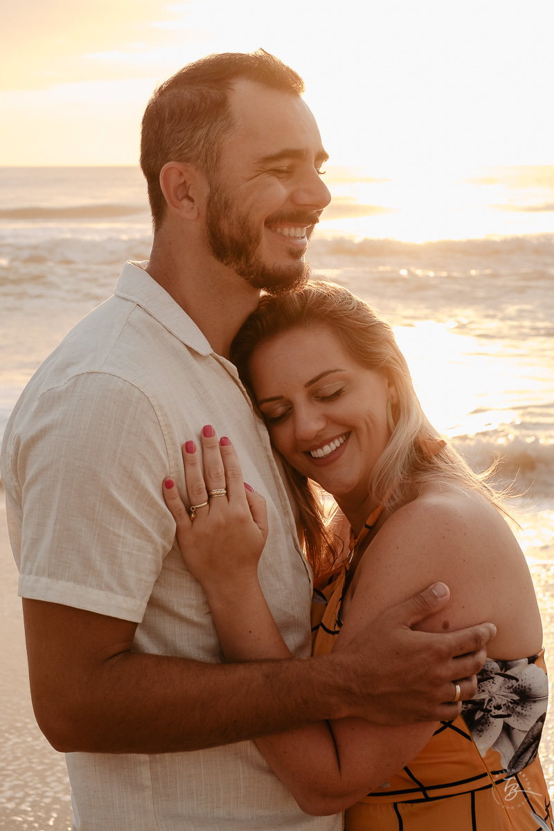 Fotografia de nascer do Sol, ensaio casal, praia do campeche em Florianópolis-SC.