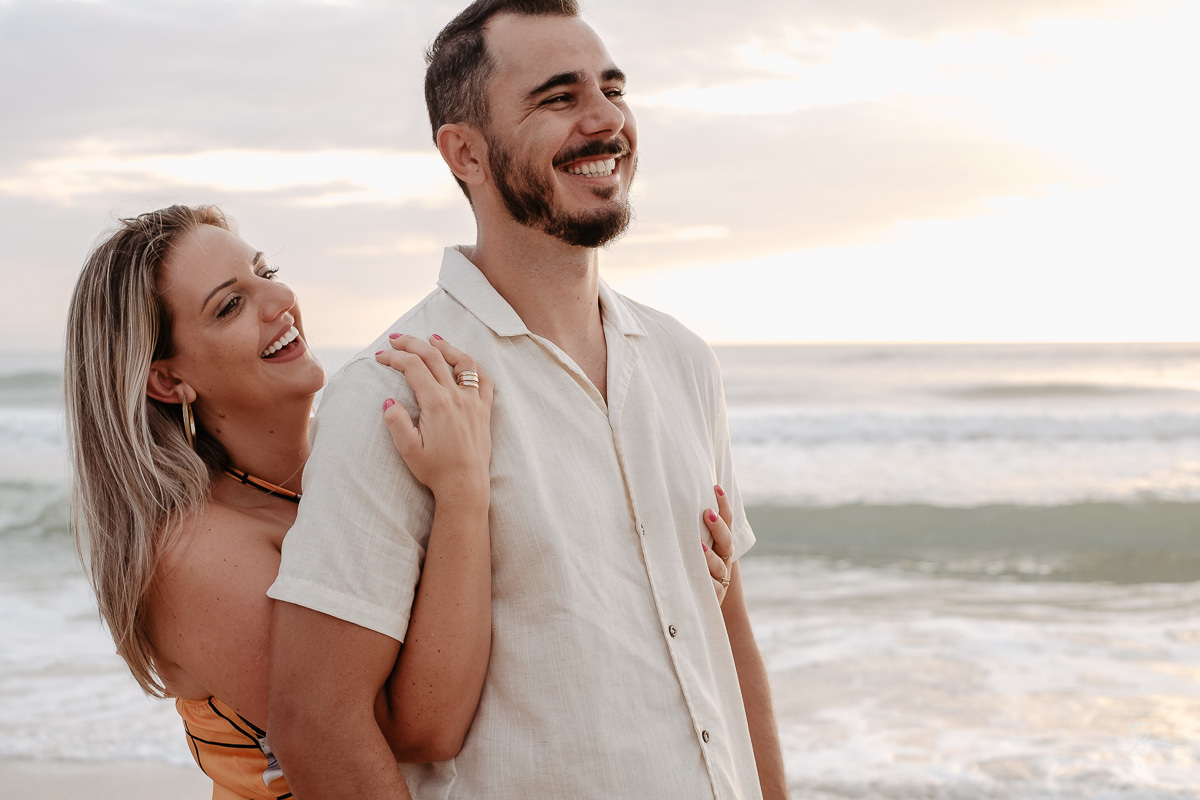 Fotografia de nascer do Sol, ensaio casal, praia do campeche em Florianópolis-SC.