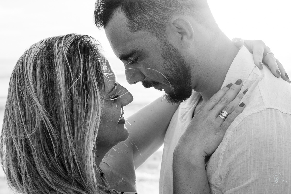 Fotografia de nascer do Sol, ensaio casal, praia do campeche em Florianópolis-SC.