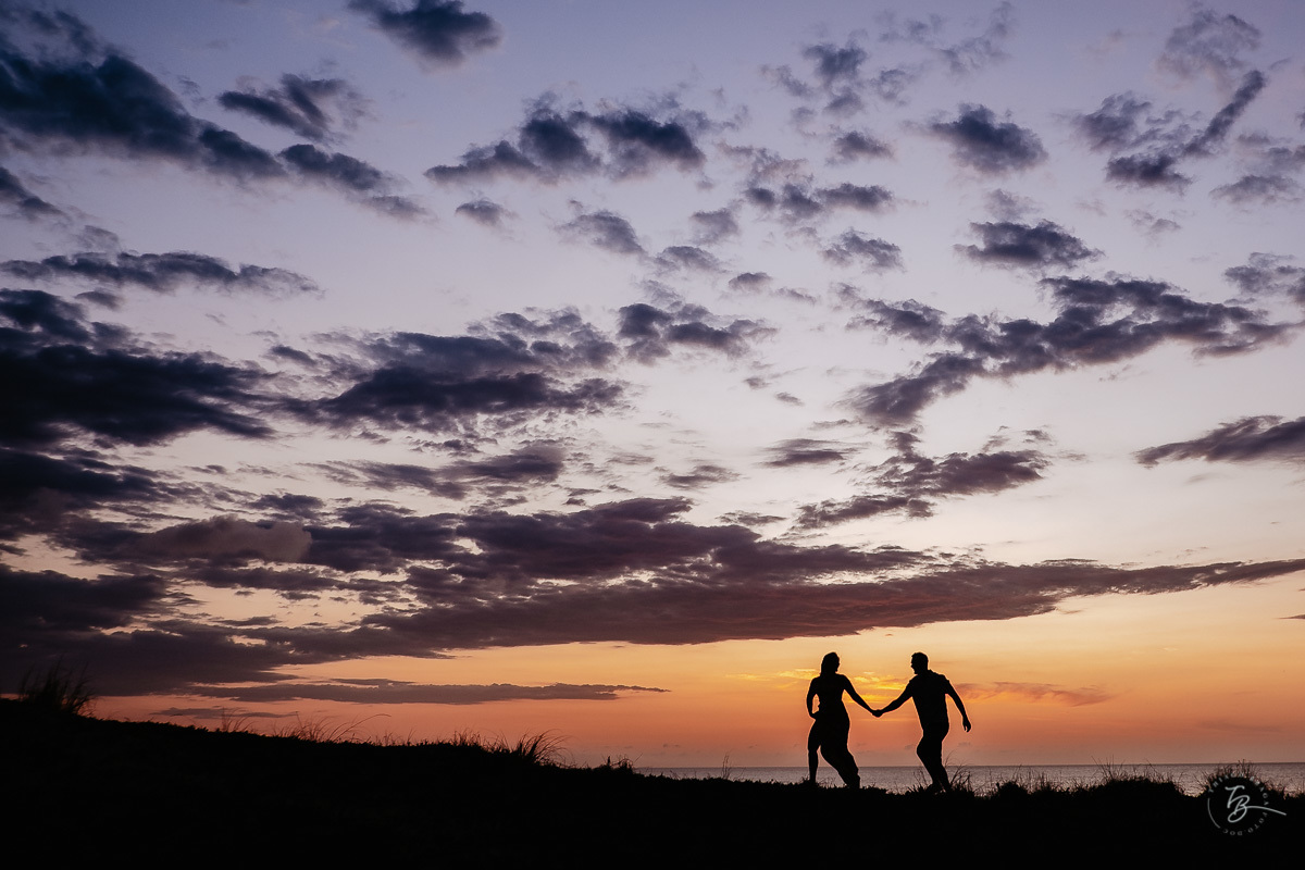 Fotografia de nascer do Sol, ensaio casal, praia do campeche em Florianópolis-SC.