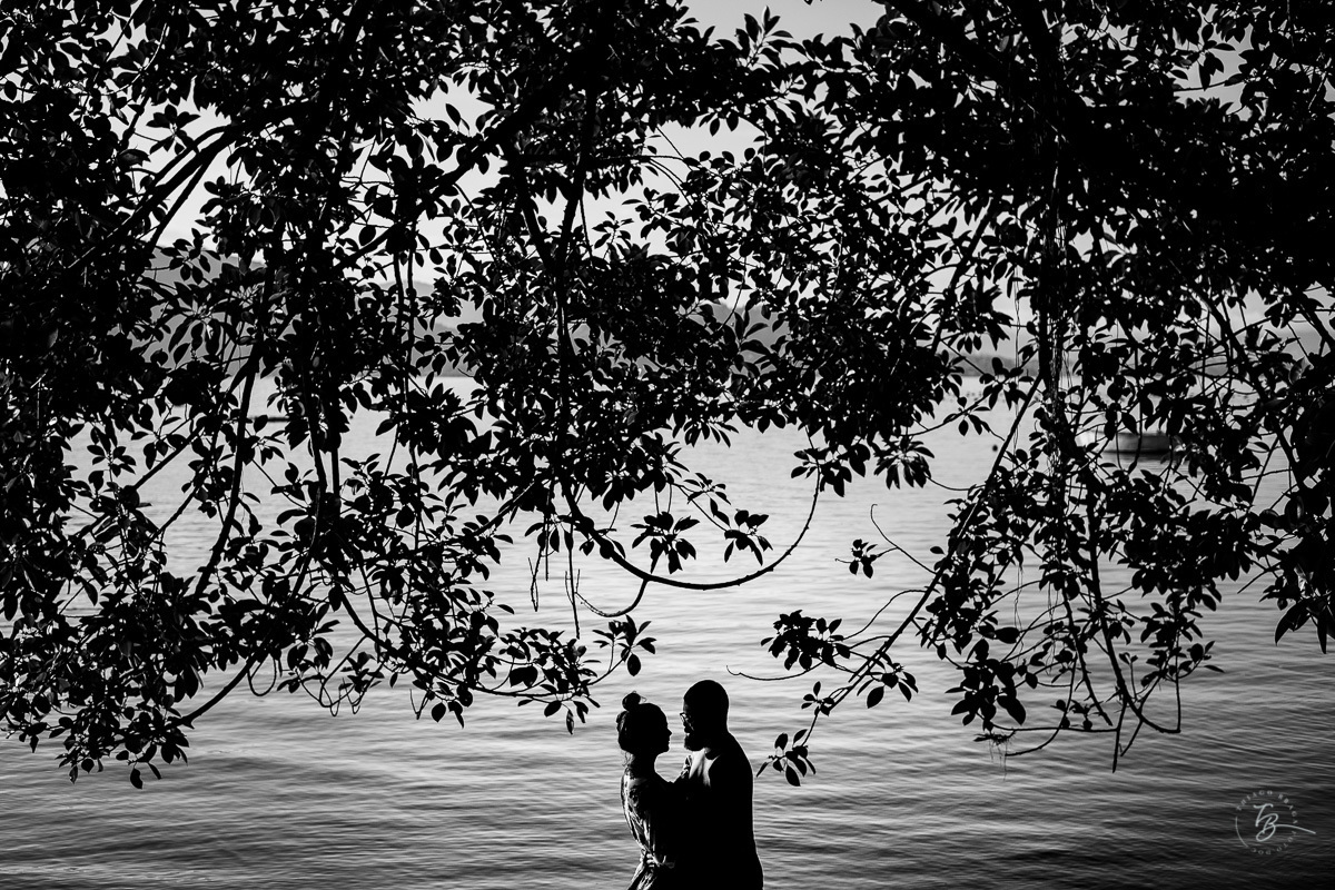 Ensaio de casal em Florianópolis. Santo Antonio de Lisboa e Sambaqui. Rafa e Ju.