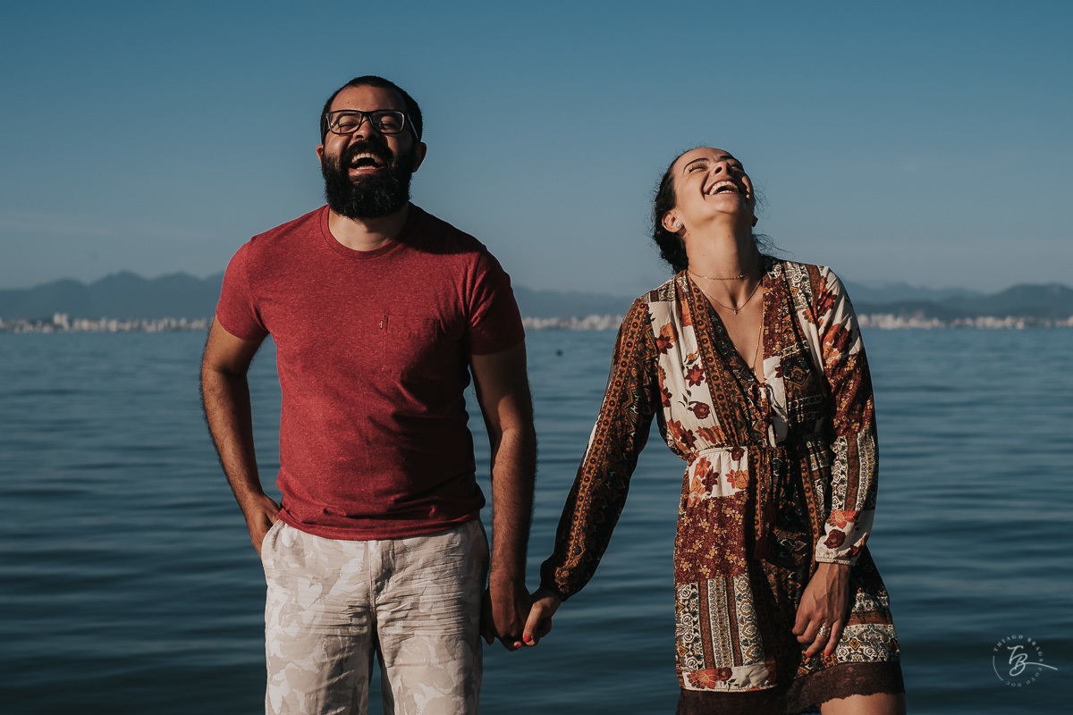 Ensaio de casal em Florianópolis. Santo Antonio de Lisboa e Sambaqui. Rafa e Ju.