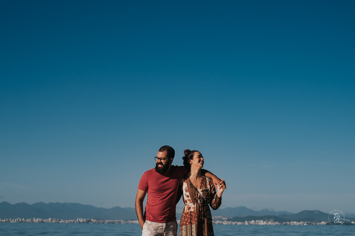 Ensaio de casal em Florianópolis. Santo Antonio de Lisboa e Sambaqui. Rafa e Ju.