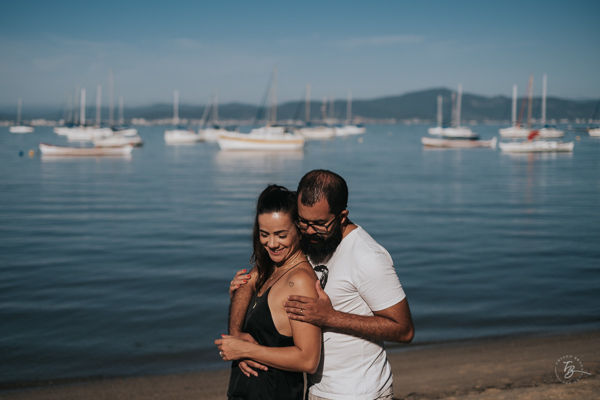 Ensaio de casal em Florianópolis. Santo Antonio de Lisboa e Sambaqui. Rafa e Ju.