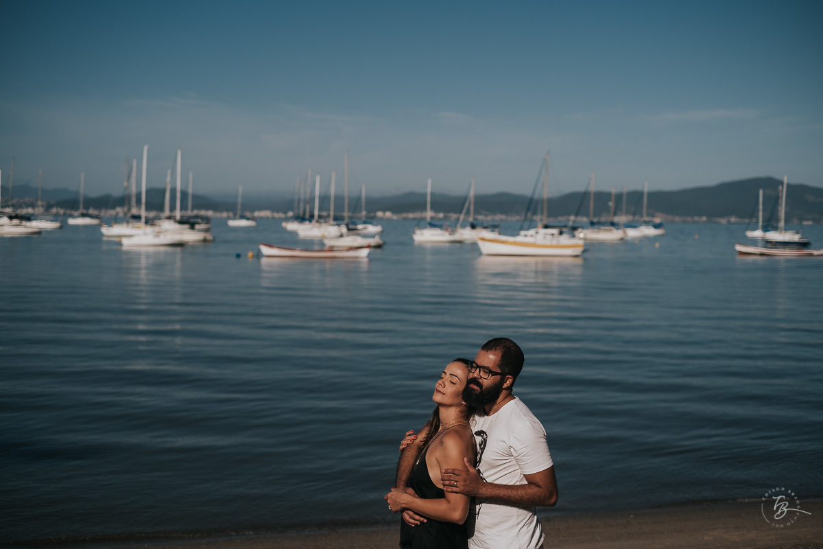 Ensaio de casal em Florianópolis. Santo Antonio de Lisboa e Sambaqui. Rafa e Ju.