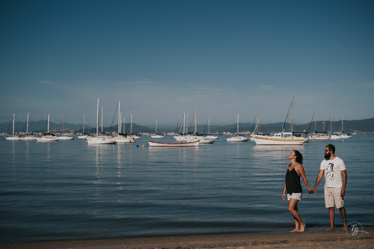Ensaio de casal em Florianópolis. Santo Antonio de Lisboa e Sambaqui. Rafa e Ju.