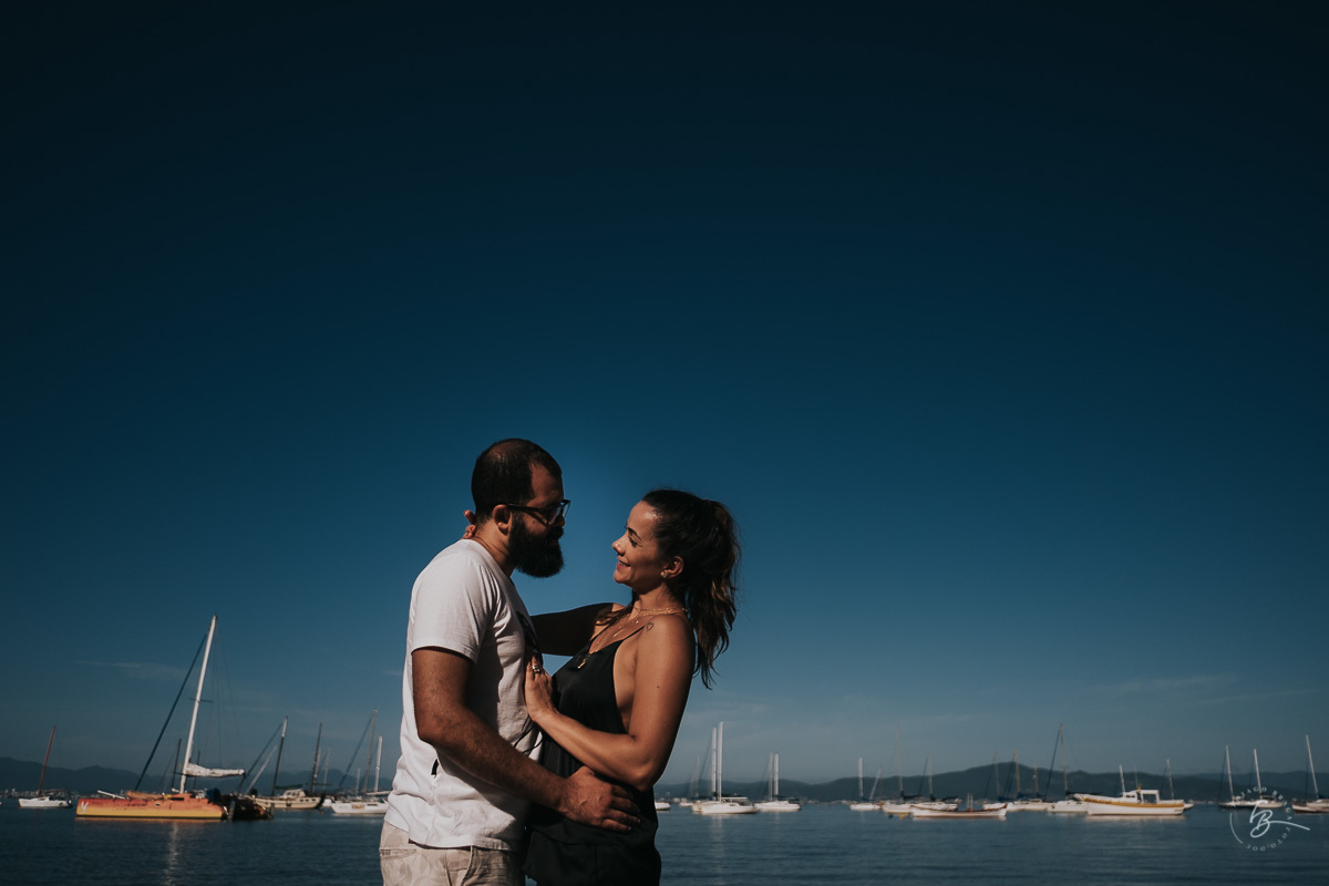 Ensaio de casal em Florianópolis. Santo Antonio de Lisboa e Sambaqui. Rafa e Ju.