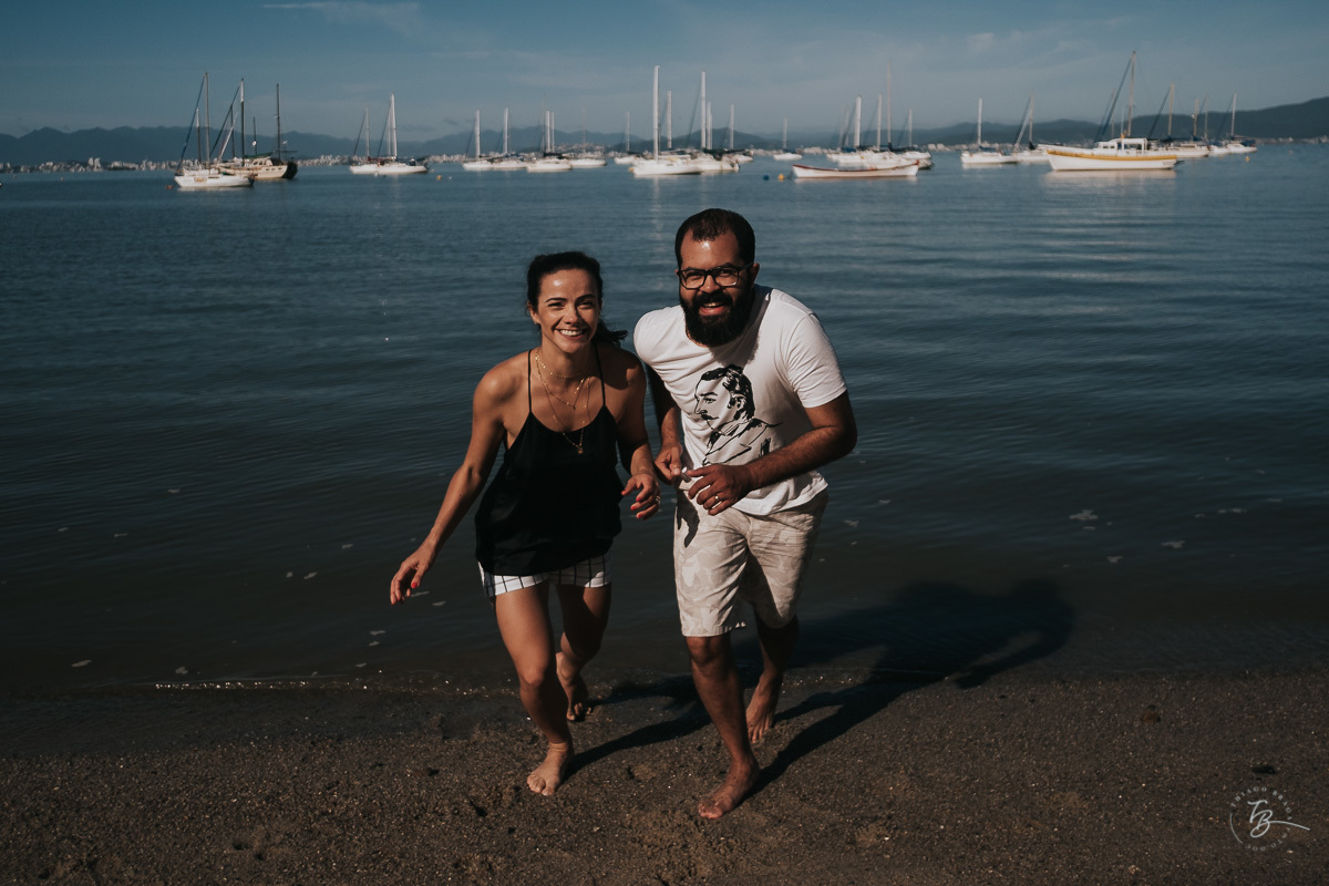 Ensaio de casal em Florianópolis. Santo Antonio de Lisboa e Sambaqui. Rafa e Ju.