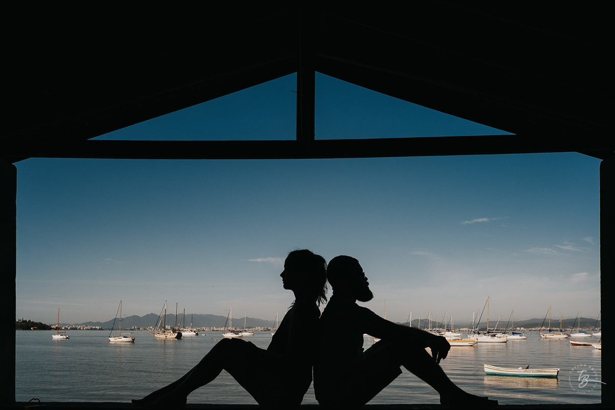 Ensaio de casal em Florianópolis. Santo Antonio de Lisboa e Sambaqui. Rafa e Ju.