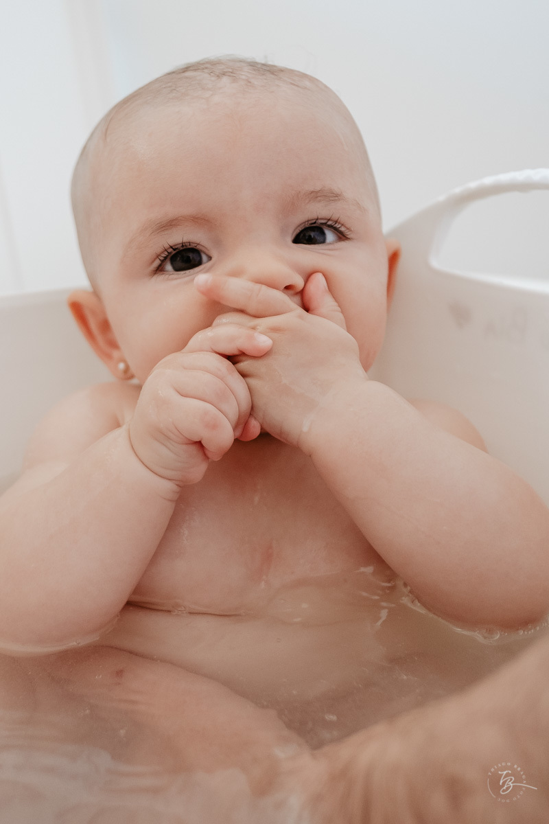 Ensaio de família em casa. 5 meses da Bia. Fotografia de familia em florianópolis/SC