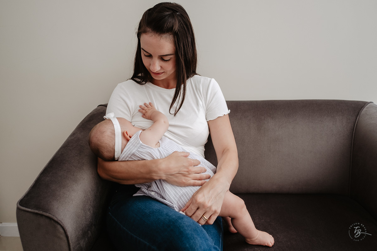 Ensaio de família em casa. 5 meses da Bia. Fotografia de familia em florianópolis/SC