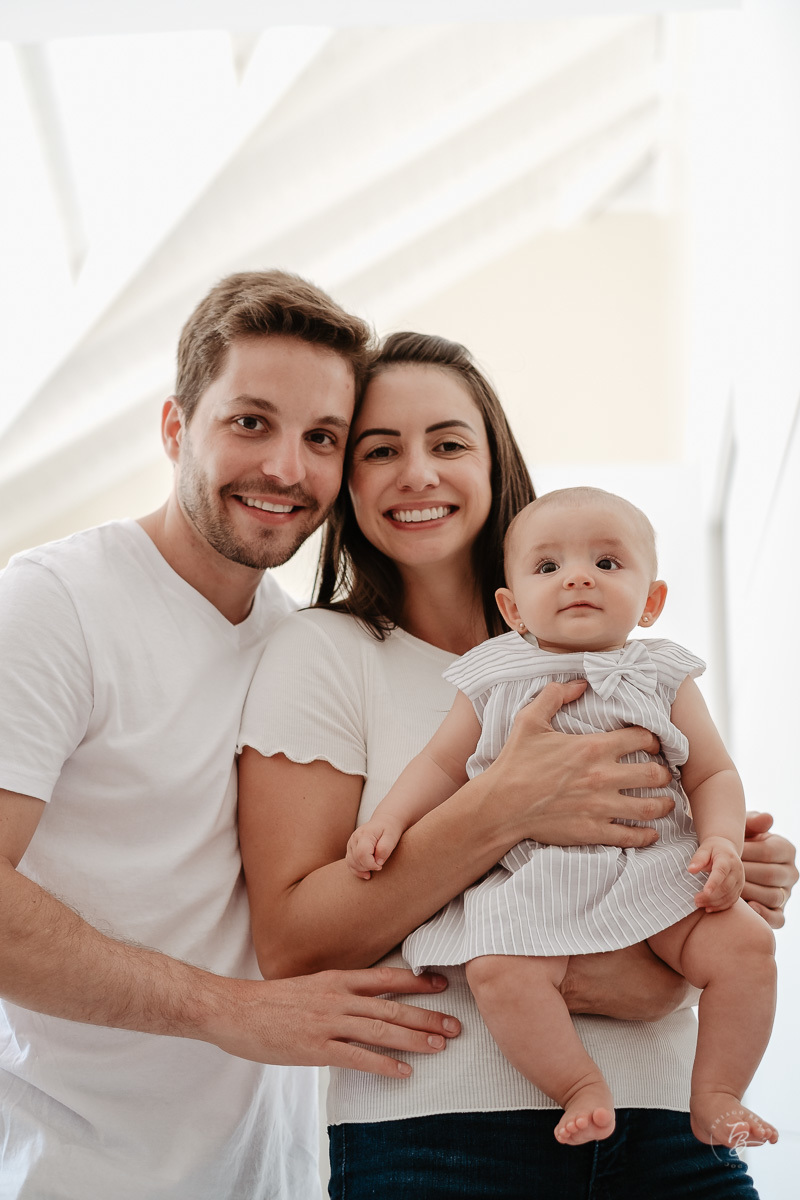 Ensaio de família em casa. 5 meses da Bia. Fotografia de familia em florianópolis/SC