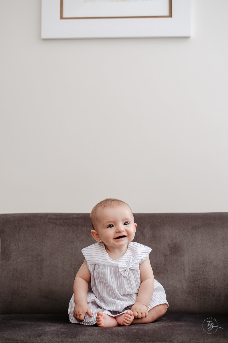 Ensaio de família em casa. 5 meses da Bia. Fotografia de familia em florianópolis/SC