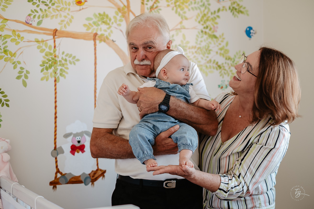 Ensaio de família em casa. 5 meses da Bia. Fotografia de familia em florianópolis/SC
