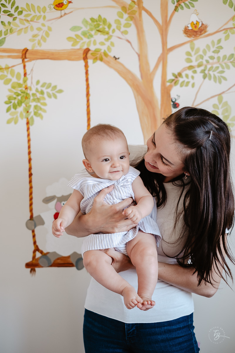 Ensaio de família em casa. 5 meses da Bia. Fotografia de familia em florianópolis/SC
