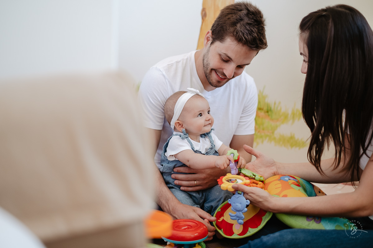 Ensaio de família em casa. 5 meses da Bia. Fotografia de familia em florianópolis/SC