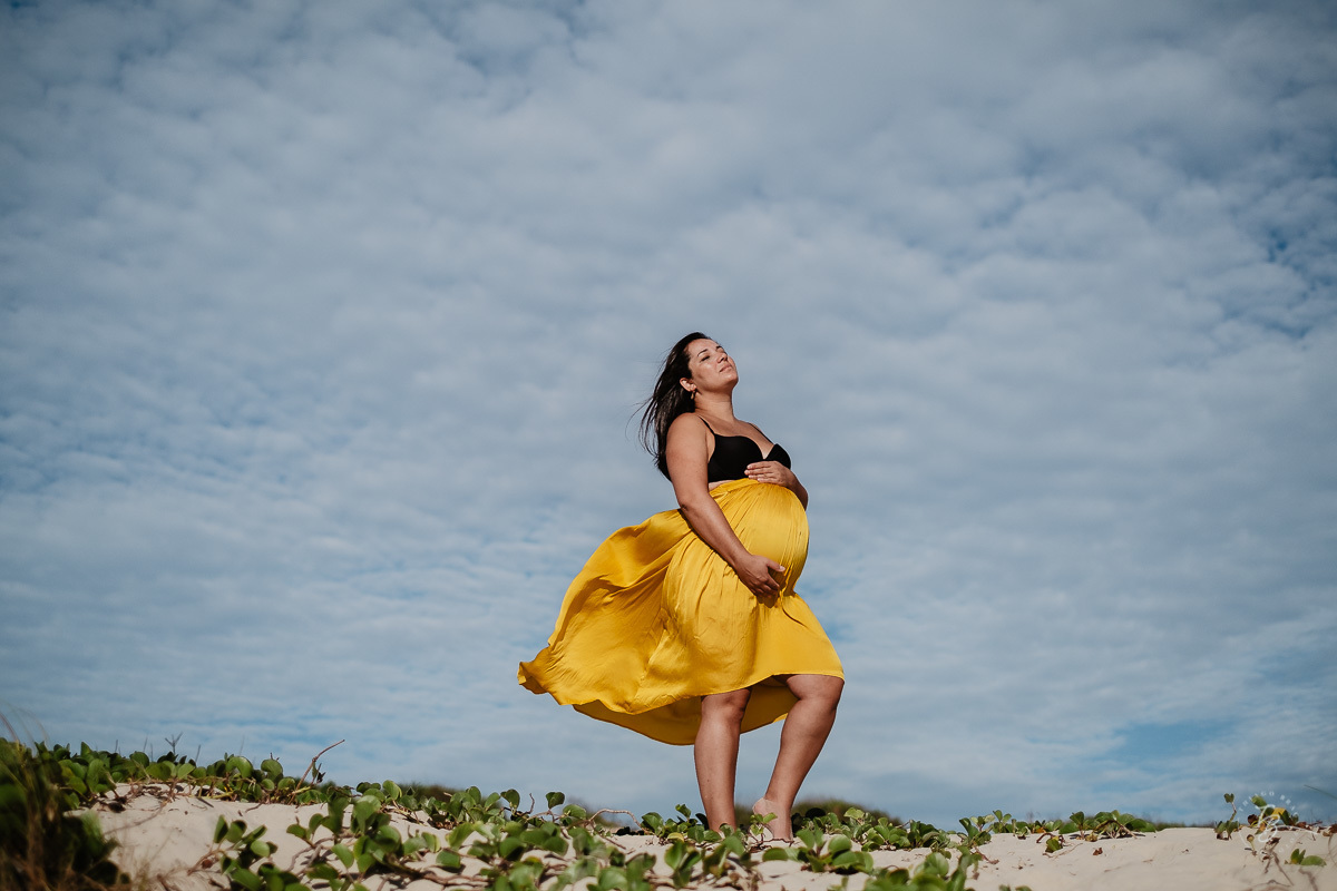 Ensaio gestante na praia do campeche, em Florianópolis/SC. Fotografia de familia. Thiago Braga. Caue, Manu, Arthur a espera do Gabriel. 