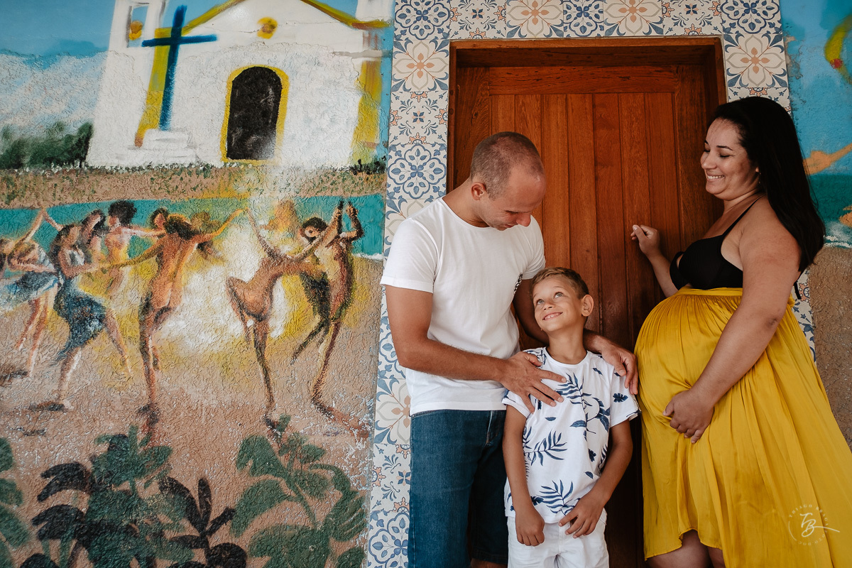 Ensaio gestante na praia do campeche, em Florianópolis/SC. Fotografia de familia. Thiago Braga. Caue, Manu, Arthur a espera do Gabriel. 