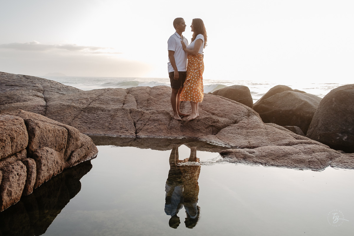 Ensaio pré-casamento na para da Guarda do embaú, Palhoça-SC. Amanhecer com os noivos Duana e Raphael. 
