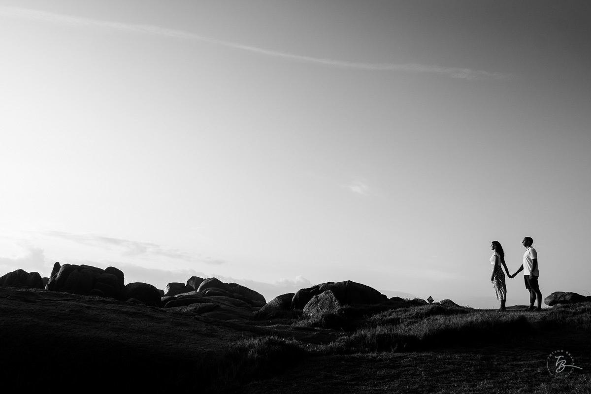 Ensaio pré-casamento na para da Guarda do embaú, Palhoça-SC. Amanhecer com os noivos Duana e Raphael. 
