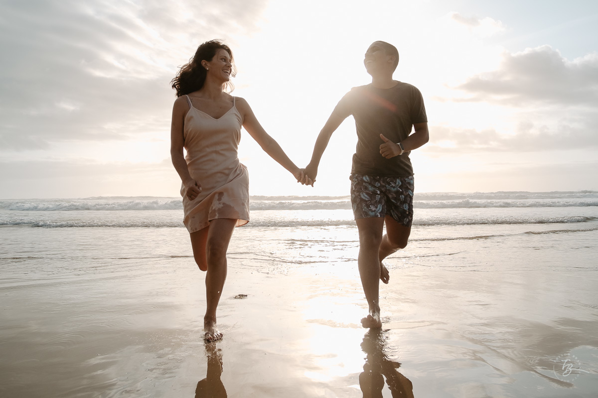 Ensaio pré-casamento na para da Guarda do embaú, Palhoça-SC. Amanhecer com os noivos Duana e Raphael. 