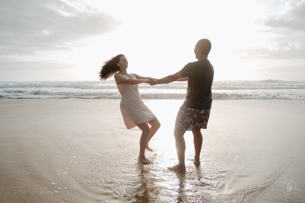 Ensaio pré-casamento na para da Guarda do embaú, Palhoça-SC. Amanhecer com os noivos Duana e Raphael. 