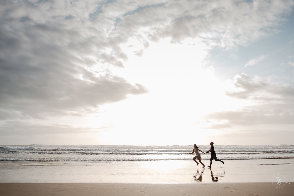 Ensaio pré-casamento na para da Guarda do embaú, Palhoça-SC. Amanhecer com os noivos Duana e Raphael. 