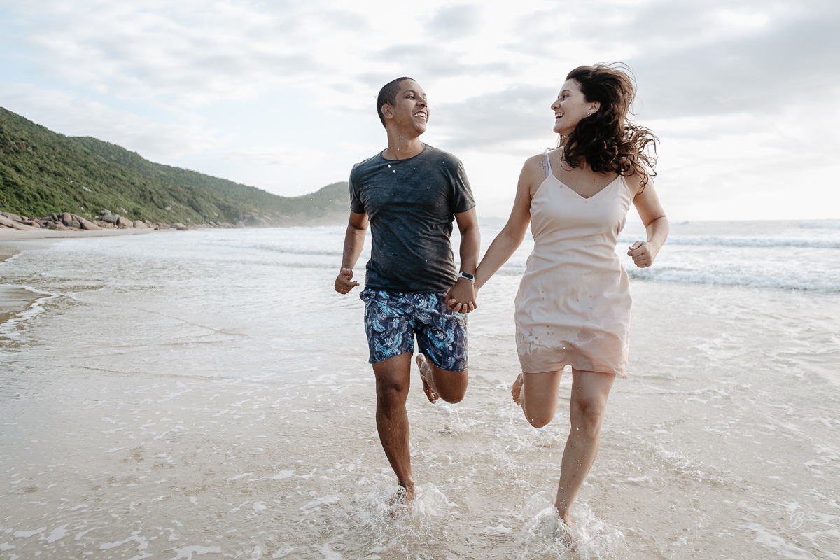 vEnsaio pré-casamento na para da Guarda do embaú, Palhoça-SC. Amanhecer com os noivos Duana e Raphael. 