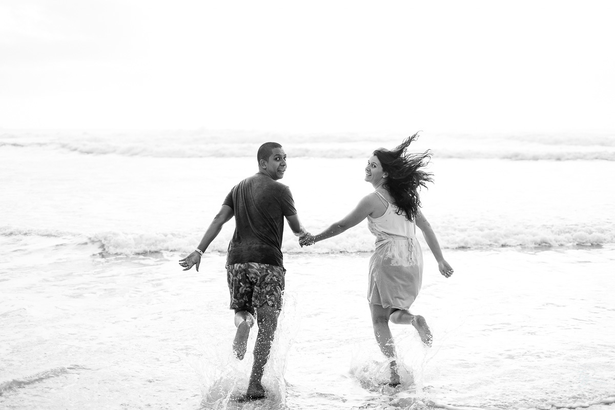 Ensaio pré-casamento na para da Guarda do embaú, Palhoça-SC. Amanhecer com os noivos Duana e Raphael. 