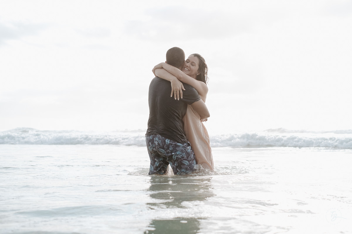 Ensaio pré-casamento na para da Guarda do embaú, Palhoça-SC. Amanhecer com os noivos Duana e Raphael. 