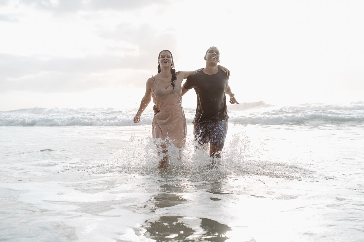 Ensaio pré-casamento na para da Guarda do embaú, Palhoça-SC. Amanhecer com os noivos Duana e Raphael. 