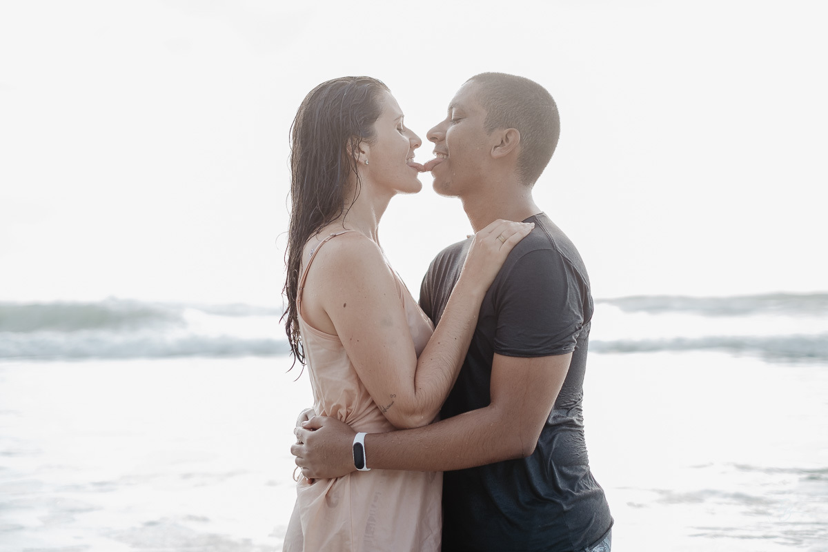 Ensaio pré-casamento na para da Guarda do embaú, Palhoça-SC. Amanhecer com os noivos Duana e Raphael. 