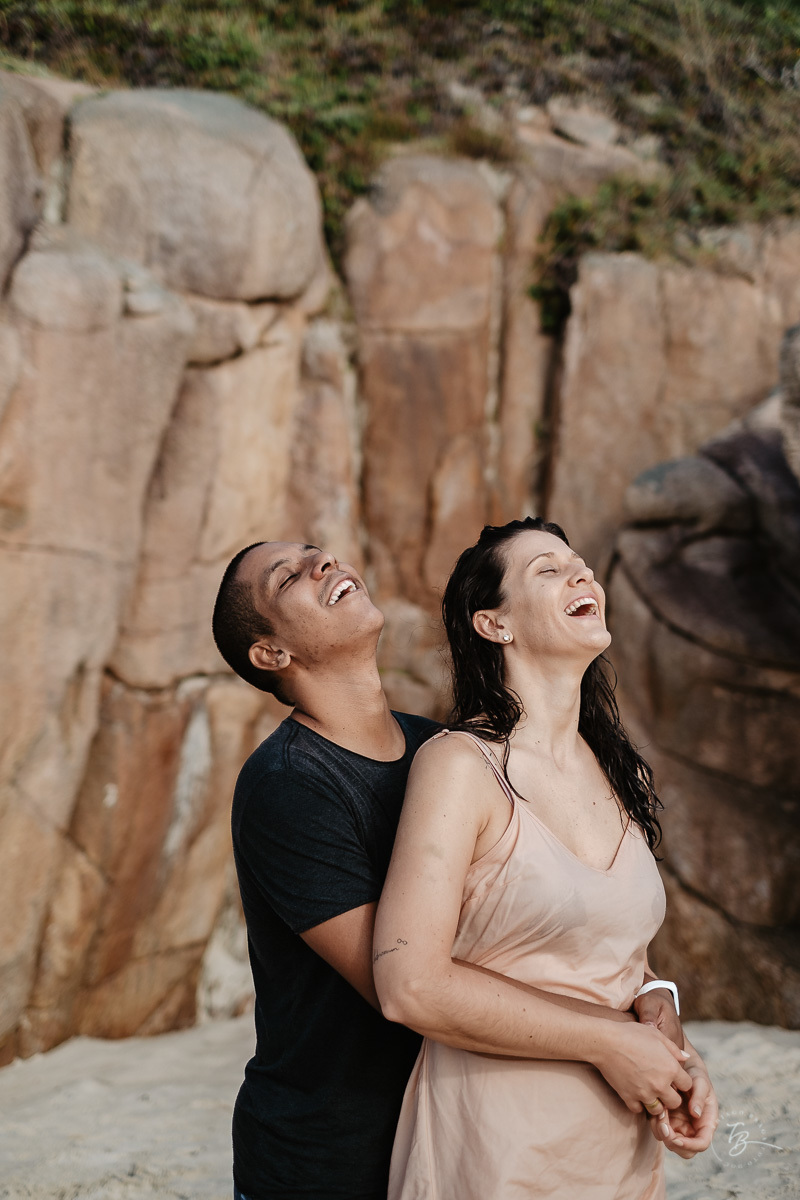 Ensaio pré-casamento na para da Guarda do embaú, Palhoça-SC. Amanhecer com os noivos Duana e Raphael. 