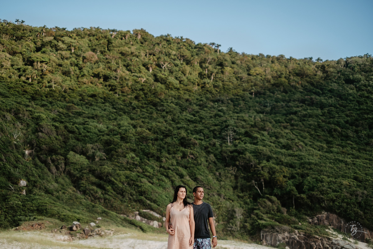 Ensaio pré-casamento na para da Guarda do embaú, Palhoça-SC. Amanhecer com os noivos Duana e Raphael. 