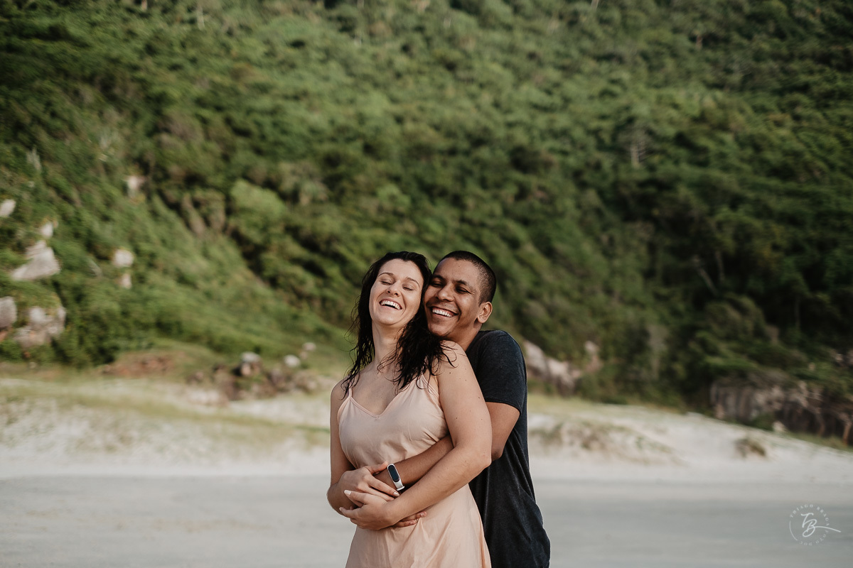 Ensaio pré-casamento na para da Guarda do embaú, Palhoça-SC. Amanhecer com os noivos Duana e Raphael. 