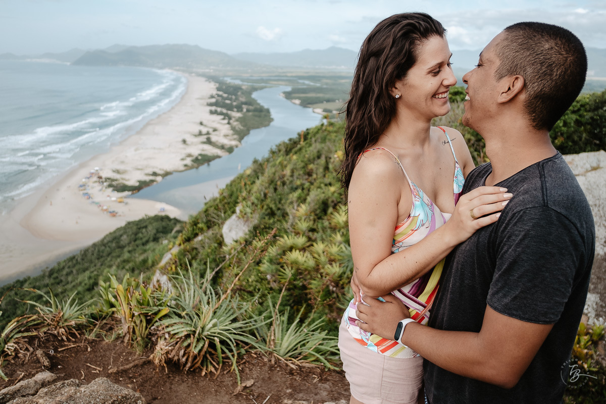 Ensaio pré-casamento na para da Guarda do embaú, Palhoça-SC. Amanhecer com os noivos Duana e Raphael. 