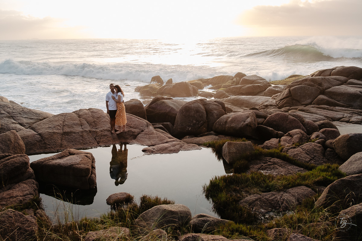 Ensaio pré-casamento na para da Guarda do embaú, Palhoça-SC. Amanhecer com os noivos Duana e Raphael. 