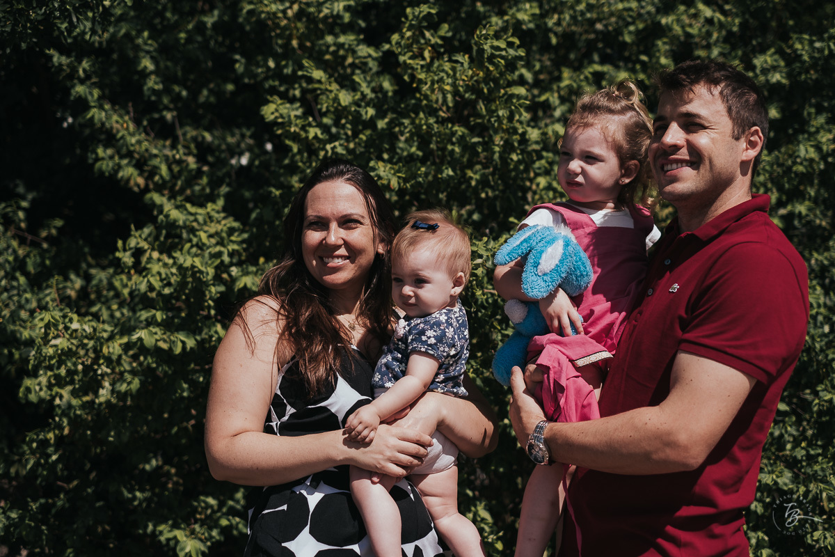 Ensaio de acompanhamento de primeiro ano da Helena. Ensaio lifestyle em coqueiros, Florianópolis/SC. 10 meses da Helena, Thiago Braga Fotografia