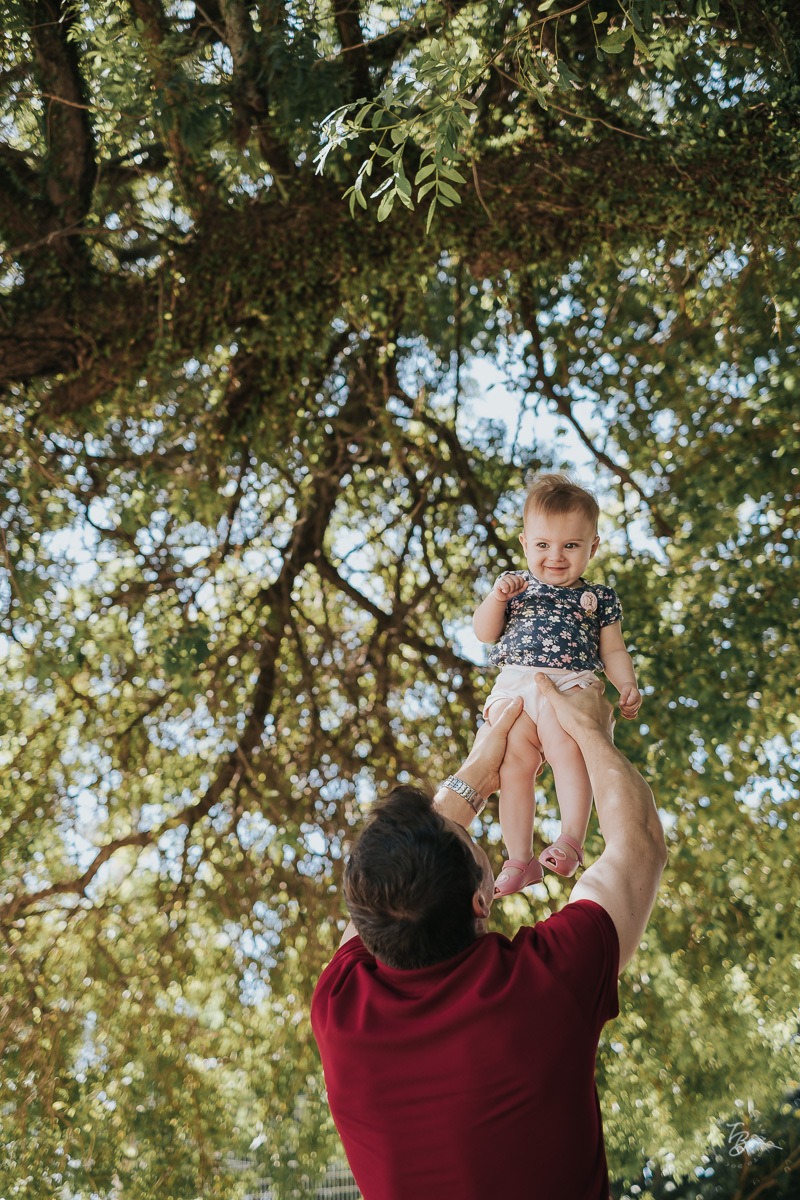 Ensaio de acompanhamento de primeiro ano da Helena. Ensaio lifestyle em coqueiros, Florianópolis/SC. 10 meses da Helena, Thiago Braga Foto