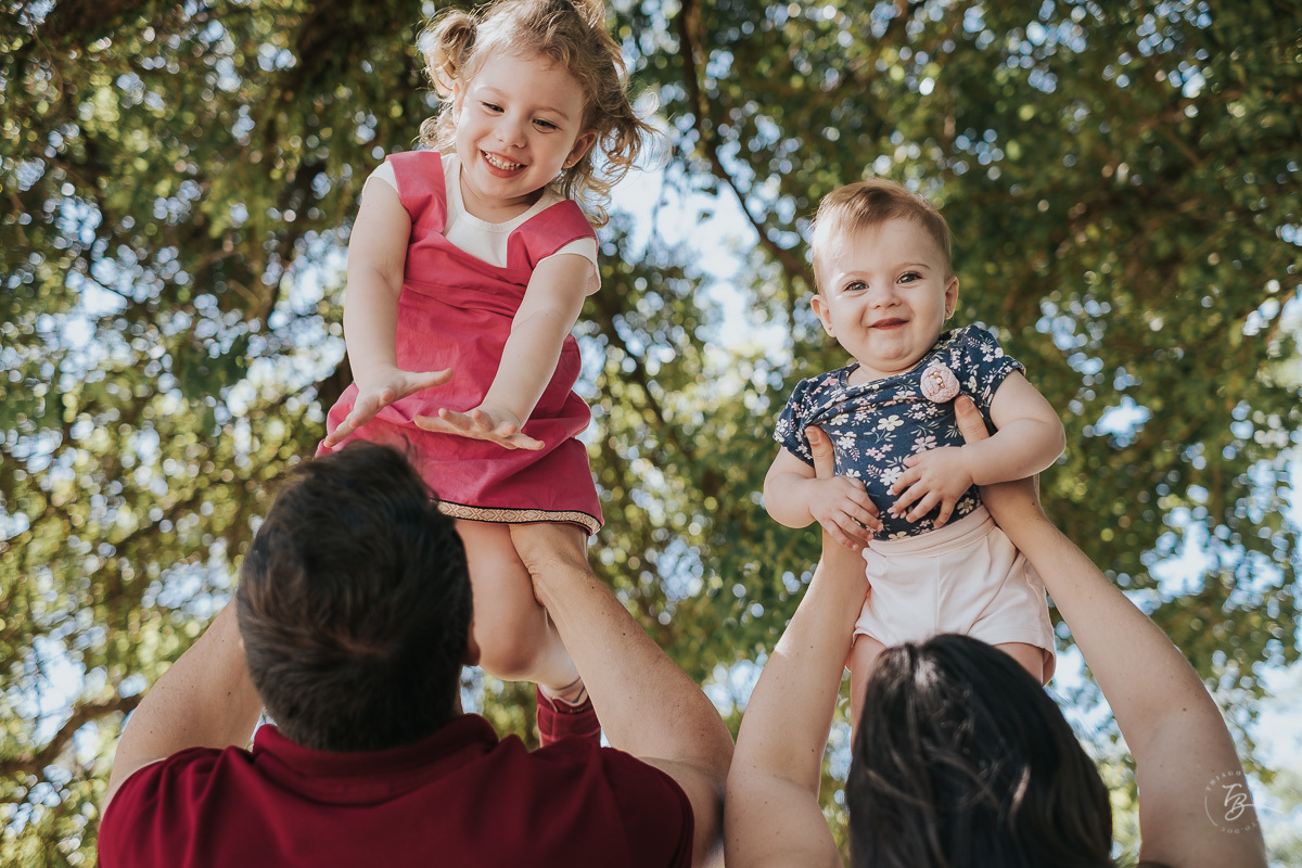 Ensaio de acompanhamento de primeiro ano da Helena. Ensaio lifestyle em coqueiros, Florianópolis/SC. 10 meses da Helena, Thiago Braga Foto