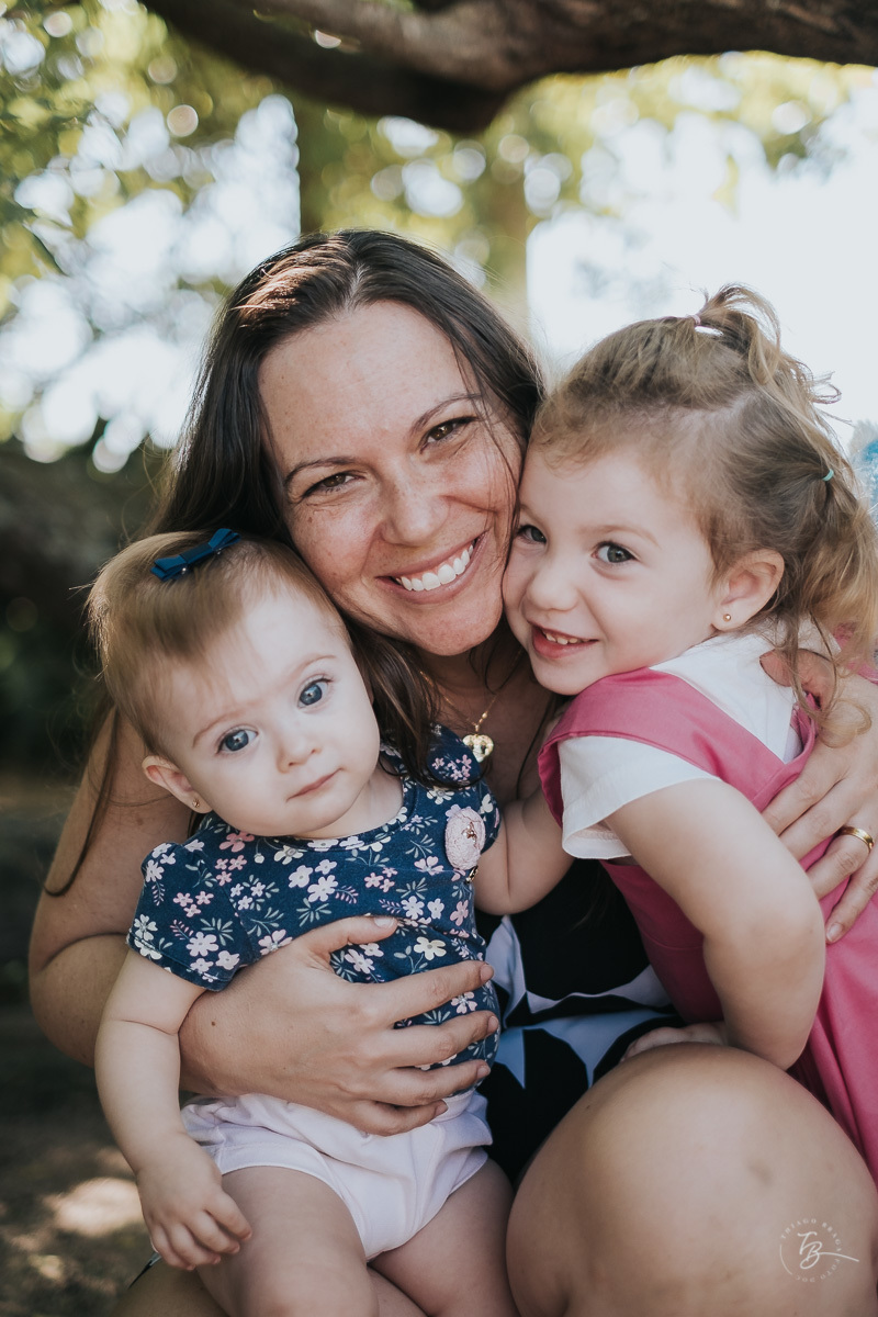 Ensaio de acompanhamento de primeiro ano da Helena. Ensaio lifestyle em coqueiros, Florianópolis/SC. 10 meses da Helena, Thiago Braga Foto