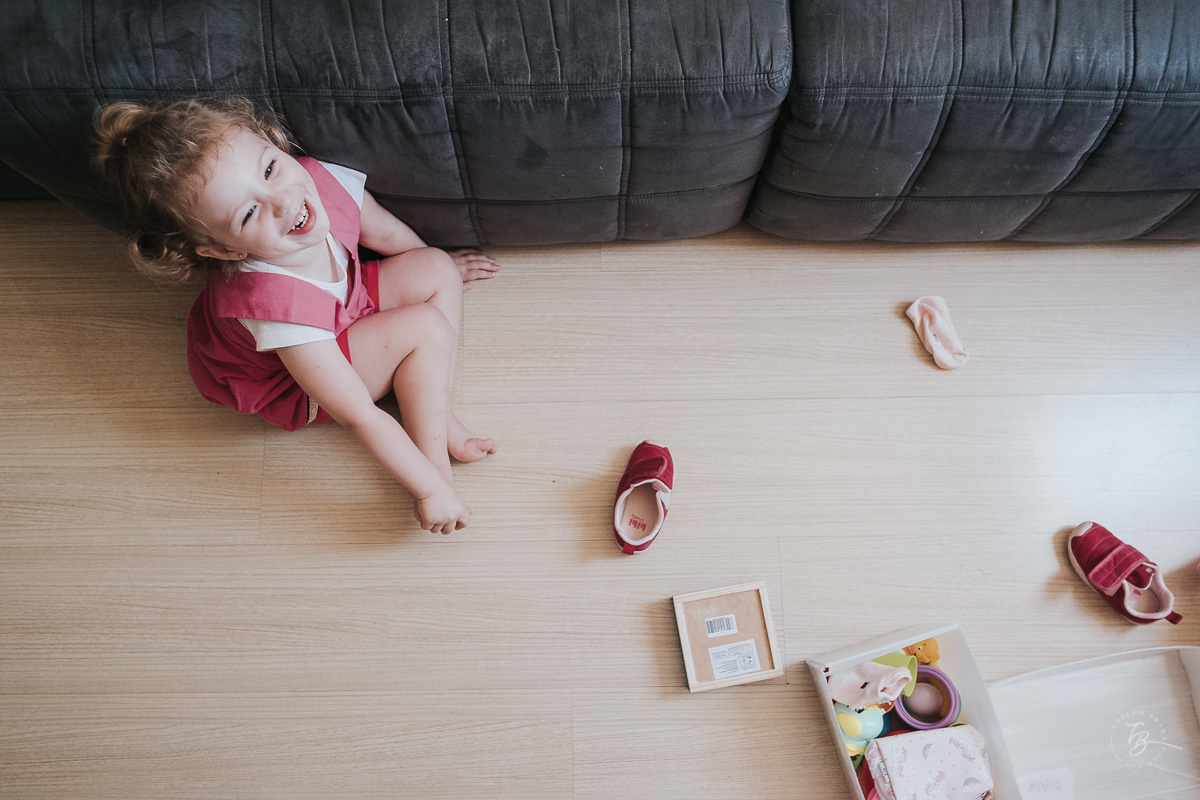 Ensaio de acompanhamento de primeiro ano da Helena. Ensaio lifestyle em coqueiros, Florianópolis/SC. 10 meses da Helena, Thiago Braga Foto