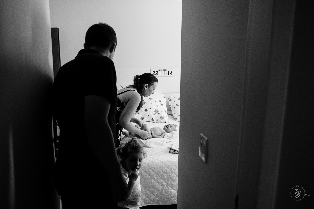 Ensaio de acompanhamento de primeiro ano da Helena. Ensaio lifestyle em coqueiros, Florianópolis/SC. 10 meses da Helena, Thiago Braga Foto