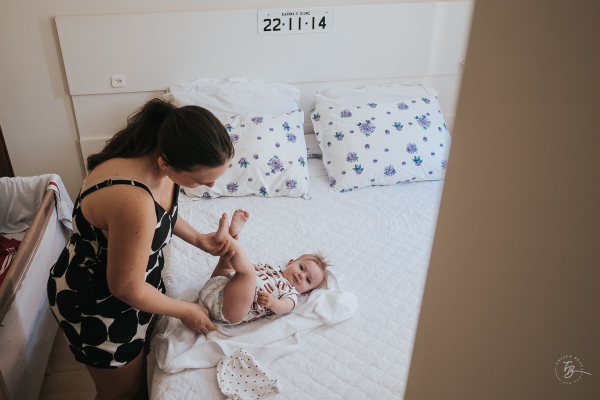 Ensaio de acompanhamento de primeiro ano da Helena. Ensaio lifestyle em coqueiros, Florianópolis/SC. 10 meses da Helena, Thiago Braga Foto