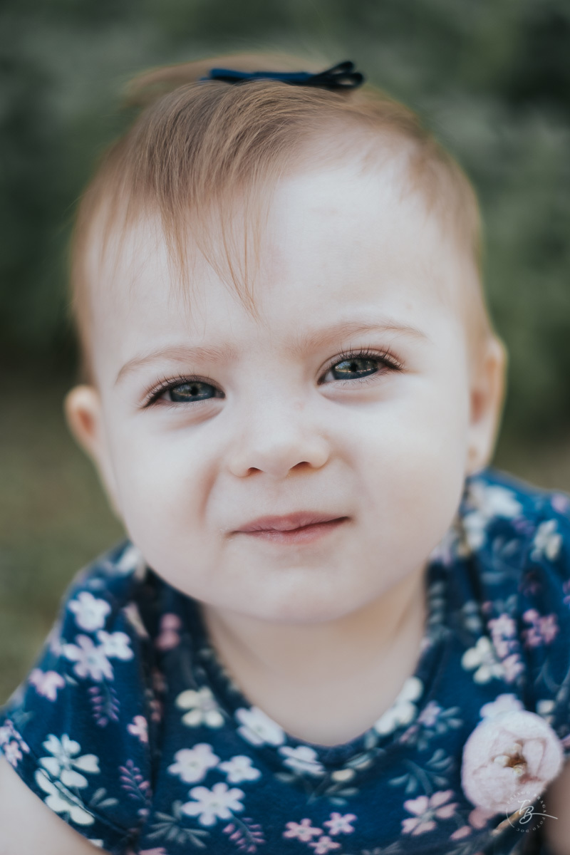 Ensaio de acompanhamento de primeiro ano da Helena. Ensaio lifestyle em coqueiros, Florianópolis/SC. 10 meses da Helena, Thiago Braga Foto